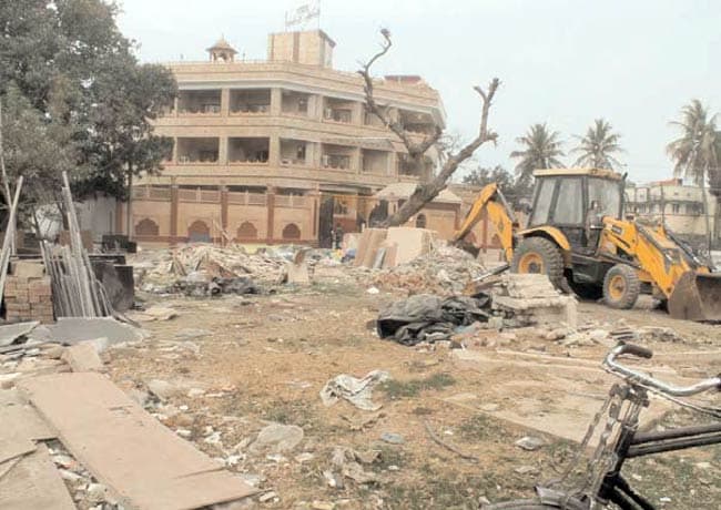 27 फरवरी 2013: तस्वीरों में इंडिया टुडे | पढ़ें इंडिया 27 फरवरी 2013: तस्वीरों में इंडिया टुडे | <a style='COLOR: #d71920' href='http://bit.ly/indiatoday-hindi-section' target='_blank'>पढ़ें इंडिया