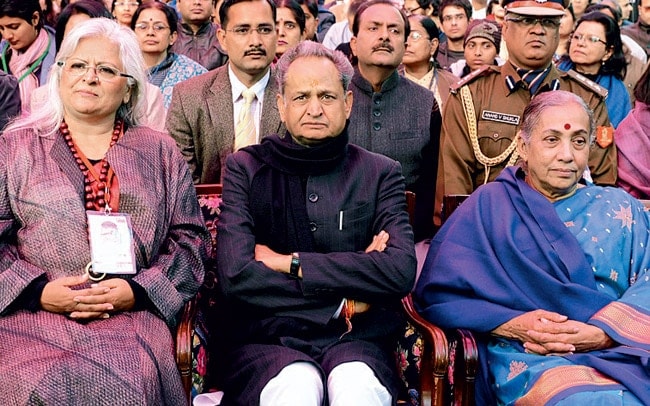 13 मार्च 2013: तस्वीरों में इंडिया टुडे | पढ़ें इंडिया 13 मार्च 2013: तस्वीरों में इंडिया टुडे | <a style='COLOR: #d71920' href='http://bit.ly/indiatoday-hindi-section' target='_blank'>पढ़ें इंडिया