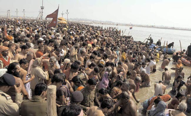 27 फरवरी 2013: तस्वीरों में इंडिया टुडे | पढ़ें इंडिया 27 फरवरी 2013: तस्वीरों में इंडिया टुडे | <a style='COLOR: #d71920' href='http://bit.ly/indiatoday-hindi-section' target='_blank'>पढ़ें इंडिया