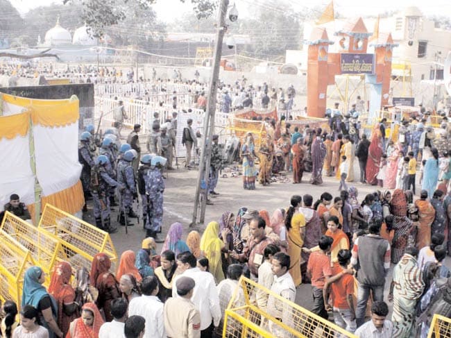 27 फरवरी 2013: तस्वीरों में इंडिया टुडे | पढ़ें इंडिया 27 फरवरी 2013: तस्वीरों में इंडिया टुडे | <a style='COLOR: #d71920' href='http://bit.ly/indiatoday-hindi-section' target='_blank'>पढ़ें इंडिया