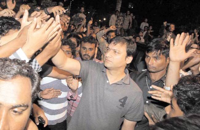 27 फरवरी 2013: तस्वीरों में इंडिया टुडे | पढ़ें इंडिया 27 फरवरी 2013: तस्वीरों में इंडिया टुडे | <a style='COLOR: #d71920' href='http://bit.ly/indiatoday-hindi-section' target='_blank'>पढ़ें इंडिया