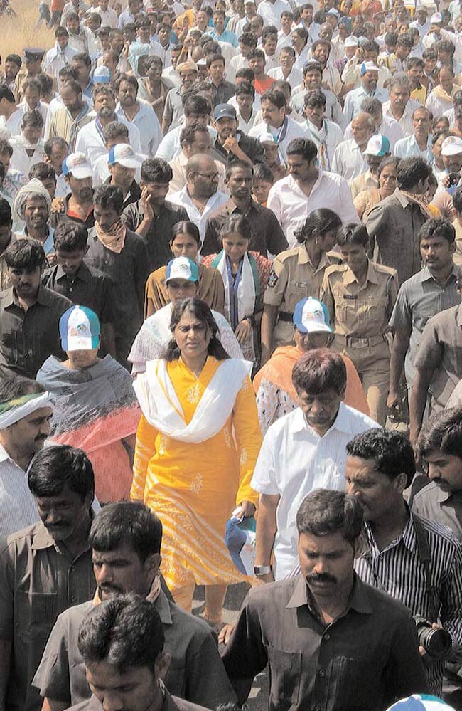 27 फरवरी 2013: तस्वीरों में इंडिया टुडे | पढ़ें इंडिया 27 फरवरी 2013: तस्वीरों में इंडिया टुडे | <a style='COLOR: #d71920' href='http://bit.ly/indiatoday-hindi-section' target='_blank'>पढ़ें इंडिया