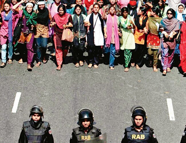 13 मार्च 2013: तस्वीरों में इंडिया टुडे | पढ़ें इंडिया 13 मार्च 2013: तस्वीरों में इंडिया टुडे | <a style='COLOR: #d71920' href='http://bit.ly/indiatoday-hindi-section' target='_blank'>पढ़ें इंडिया