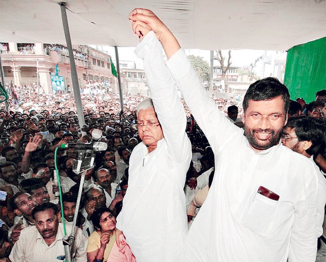 24 अप्रैल 2013: तस्वीरों में इंडिया टुडे | पढ़ें इंडिया 24 अप्रैल 2013: तस्वीरों में इंडिया टुडे | <a style='COLOR: #d71920' href='http://bit.ly/indiatoday-hindi-section' target='_blank'>पढ़ें इंडिया