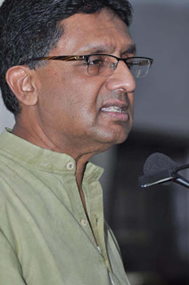 कौन हैं राहुल गांधी की टीम में | पढ़ें: जिम्मेदारी से बचते कौन हैं राहुल गांधी की टीम में | <a style='COLOR: #d71920' href='http://bit.ly/ZDBwgi' target='_blank'>पढ़ें: जिम्मेदारी से बचते