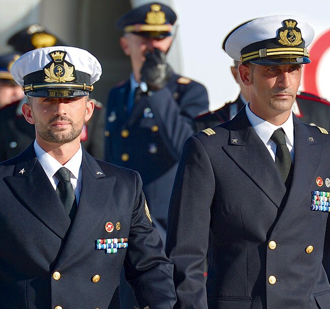 3 अप्रैल 2013: तस्वीरों में इंडिया टुडे | पढ़ें इंडिया 3 अप्रैल 2013: तस्वीरों में इंडिया टुडे | <a style='COLOR: #d71920' href='http://bit.ly/indiatoday-hindi-section' target='_blank'>पढ़ें इंडिया