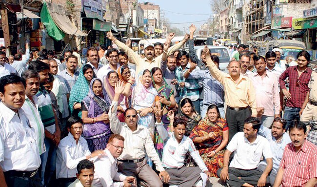 17 अप्रैल 2013: तस्वीरों में इंडिया टुडे | पढ़ें इंडिया 17 अप्रैल 2013: तस्वीरों में इंडिया टुडे | <a style='COLOR: #d71920' href='http://bit.ly/indiatoday-hindi-section' target='_blank'>पढ़ें इंडिया