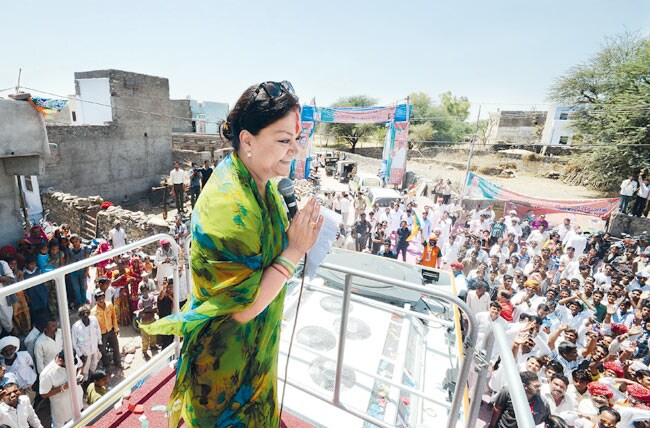 24 अप्रैल 2013: तस्वीरों में इंडिया टुडे | पढ़ें इंडिया 24 अप्रैल 2013: तस्वीरों में इंडिया टुडे | <a style='COLOR: #d71920' href='http://bit.ly/indiatoday-hindi-section' target='_blank'>पढ़ें इंडिया