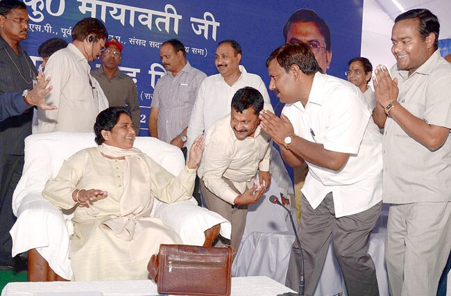 8 मई 2013: तस्वीरों में इंडिया टुडे | पढ़ें इंडिया 8 मई 2013: तस्वीरों में इंडिया टुडे | <a style='COLOR: #d71920' href='http://bit.ly/indiatoday-hindi-section' target='_blank'>पढ़ें इंडिया