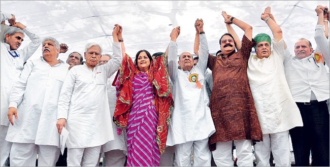 8 मई 2013: तस्वीरों में इंडिया टुडे | पढ़ें इंडिया 8 मई 2013: तस्वीरों में इंडिया टुडे | <a style='COLOR: #d71920' href='http://bit.ly/indiatoday-hindi-section' target='_blank'>पढ़ें इंडिया