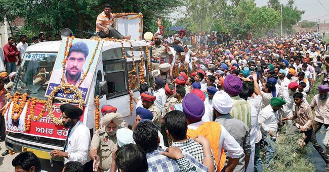 15 मई 2013: तस्‍वीरों में इंडिया टुडे | <a style='COLOR: #d71920' href='http://bit.ly/indiatoday-hindi-section' target='_blank'>पढ़ें इंडिया