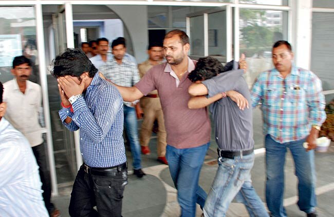 15 मई 2013: तस्वीरों में इंडिया टुडे | पढ़ें इंडिया 15 मई 2013: तस्वीरों में इंडिया टुडे | <a style='COLOR: #d71920' href='http://bit.ly/indiatoday-hindi-section' target='_blank'>पढ़ें इंडिया