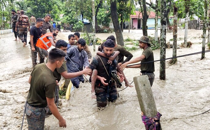 जल से जीवन अस्त-व्यस्त, देखें तस्वीरें जल से जीवन अस्त-व्यस्त, देखें तस्वीरें