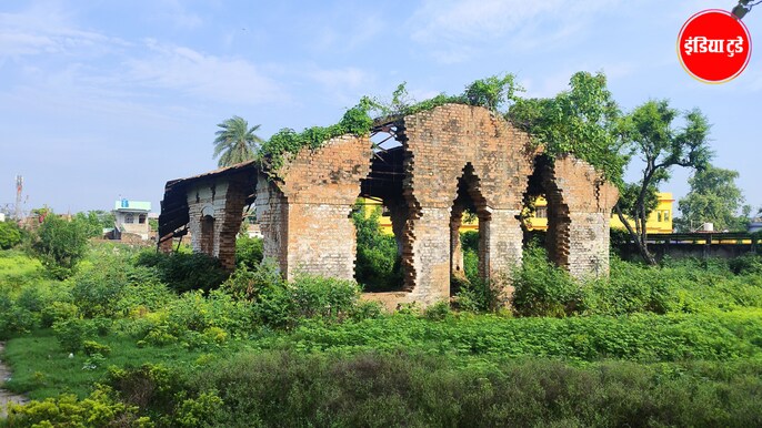बिहार में जन्मे महान लेखक जॉर्ज ऑरवेल के घर का बुरा हाल, देखें तस्वीरें बिहार में जन्मे महान लेखक जॉर्ज ऑरवेल के घर का बुरा हाल, देखें तस्वीरें