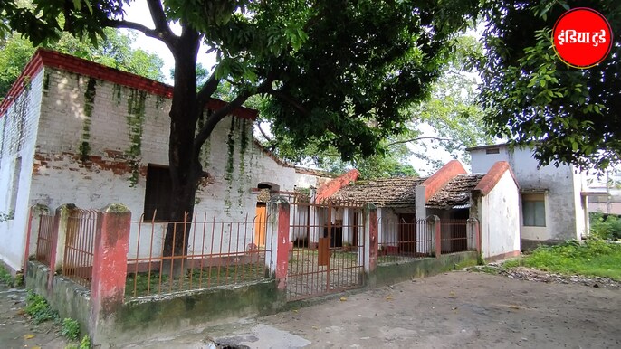 बिहार में जन्मे महान लेखक जॉर्ज ऑरवेल के घर का बुरा हाल, देखें तस्वीरें बिहार में जन्मे महान लेखक जॉर्ज ऑरवेल के घर का बुरा हाल, देखें तस्वीरें