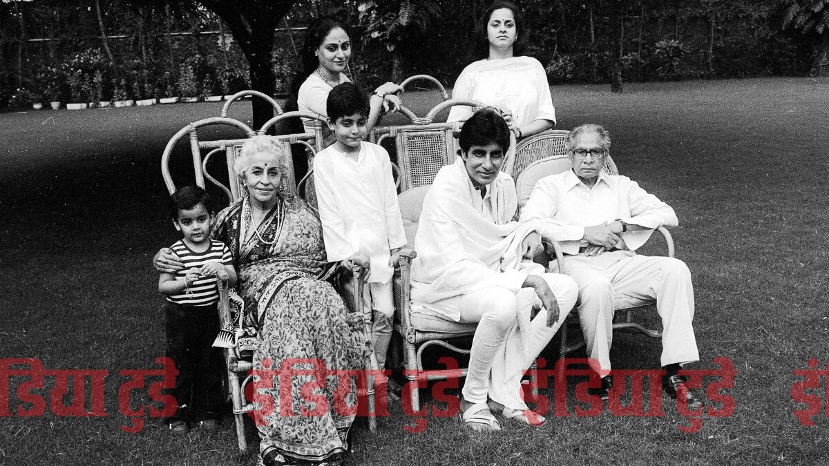 चुनावी भाषण से रैली तक, अमिताभ बच्चन के सियासी पारी की तस्वीरें चुनावी भाषण से रैली तक, अमिताभ बच्चन के सियासी पारी की तस्वीरें