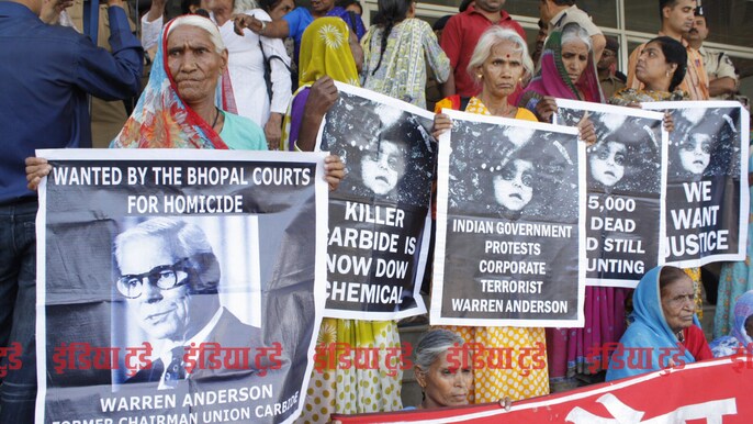 भोपाल गैस कांड : तस्वीरों के जरिए त्रासदी की कहानी भोपाल गैस कांड : तस्वीरों के जरिए त्रासदी की कहानी