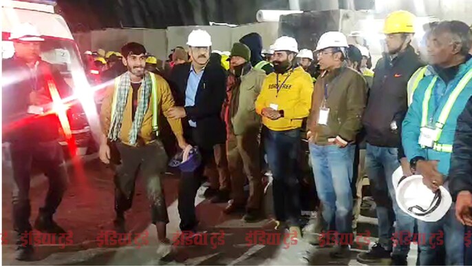 तस्वीरों के जरिए सिल्कयारा सुरंग हादसे की कहानी तस्वीरों के जरिए सिल्कयारा सुरंग हादसे की कहानी