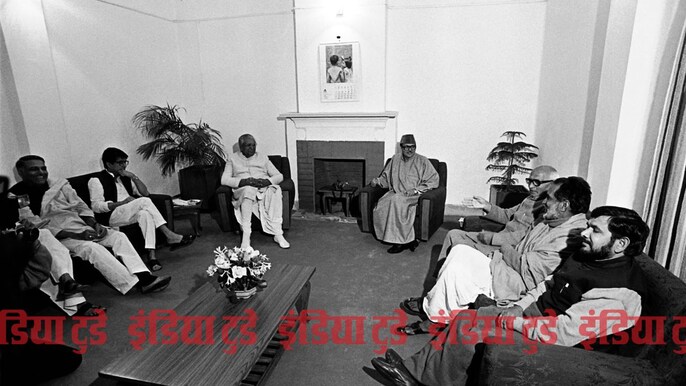 चंद्रशेखर अन्य नेताओं के साथ चंद्रशेखर अन्य नेताओं के साथ