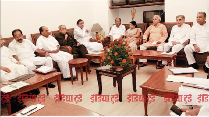 सर्वदलीय बैठक के दौरान प्रणब मुखर्जी सर्वदलीय बैठक के दौरान प्रणब मुखर्जी