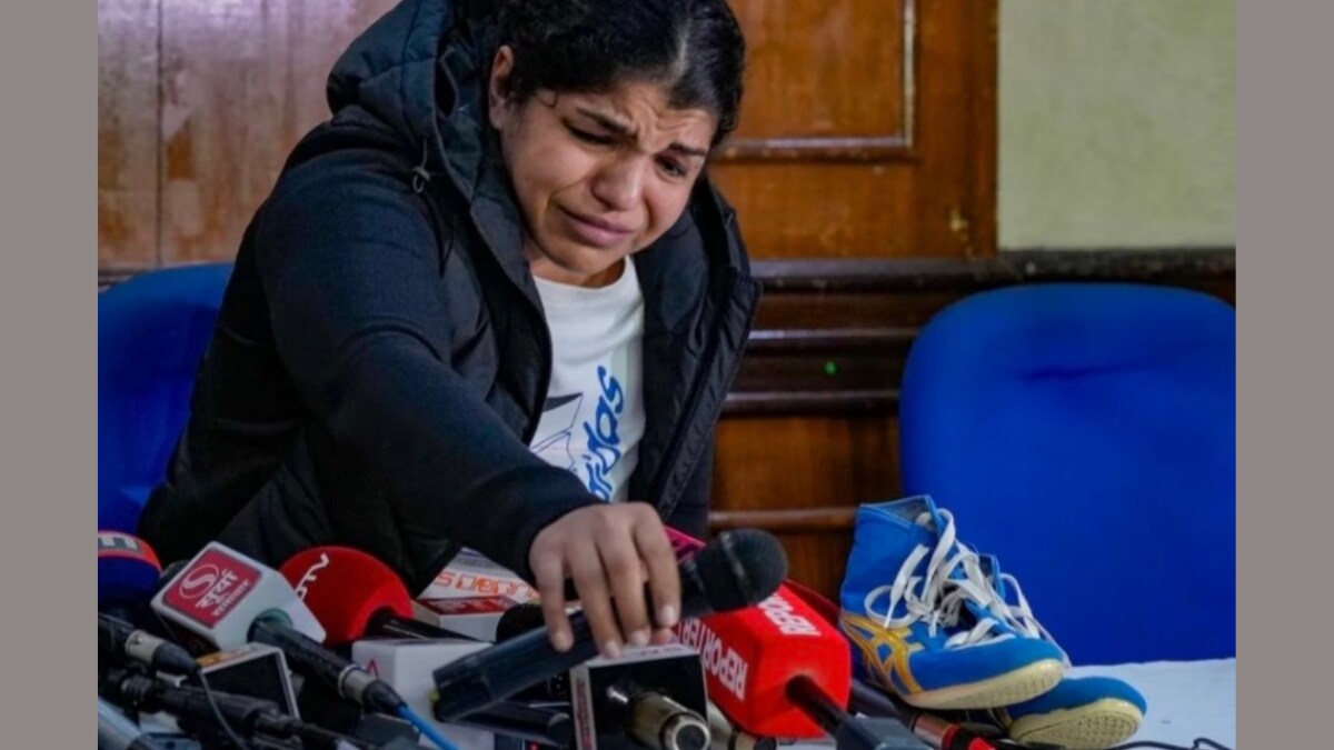 साक्षी मलिक से शाहीनबाग की प्रदर्शनकारियों तक, जब जूते बने विरोध के प्रतीक, देखें तस्वीरें साक्षी मलिक से शाहीनबाग की प्रदर्शनकारियों तक, जब जूते बने विरोध के प्रतीक, देखें तस्वीरें