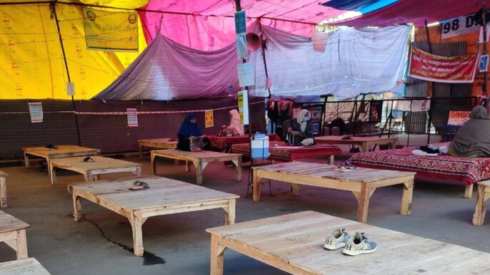 साक्षी मलिक से शाहीनबाग की प्रदर्शनकारियों तक, जब जूते बने विरोध के प्रतीक, देखें तस्वीरें साक्षी मलिक से शाहीनबाग की प्रदर्शनकारियों तक, जब जूते बने विरोध के प्रतीक, देखें तस्वीरें