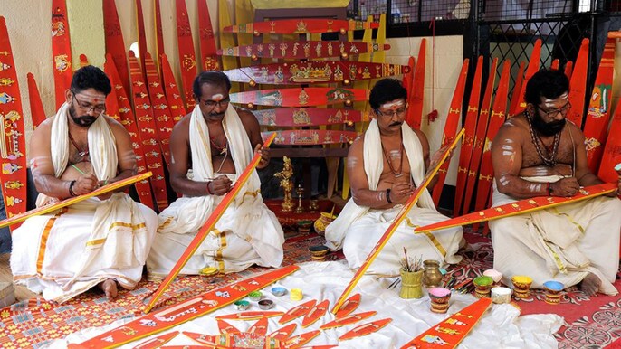 तस्वीरें: 5000 अमेरिकन हीरे का जेवर, धनुष जैसा वाद्य यंत्र... राम मंदिर को क्या-क्या उपहार मिले? तस्वीरें: 5000 अमेरिकन हीरे का जेवर, धनुष जैसा वाद्य यंत्र... राम मंदिर को क्या-क्या उपहार मिले?