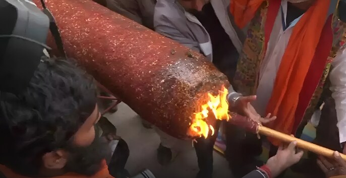 तस्वीरें: 5000 अमेरिकन हीरे का जेवर, धनुष जैसा वाद्य यंत्र... राम मंदिर को क्या-क्या उपहार मिले? तस्वीरें: 5000 अमेरिकन हीरे का जेवर, धनुष जैसा वाद्य यंत्र... राम मंदिर को क्या-क्या उपहार मिले?