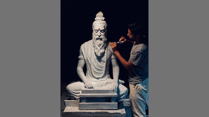 आदिशंकराचार्य से गांधी तक... रामलला की मूर्ति बनाने वाले अरुण योगीराज ने और क्या-क्या बनाया? आदिशंकराचार्य से गांधी तक... रामलला की मूर्ति बनाने वाले अरुण योगीराज ने और क्या-क्या बनाया?