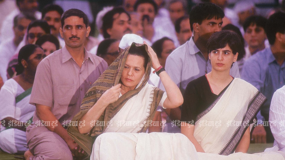 सोनिया और प्रियंका 1999