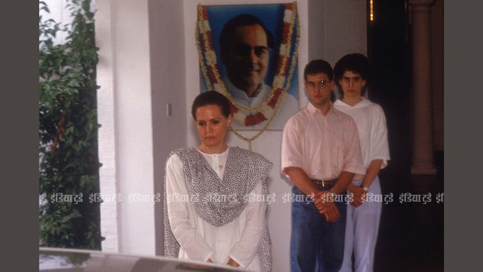 सोनिया अपने बच्चों के साथ, 1991 सोनिया अपने बच्चों के साथ, 1991