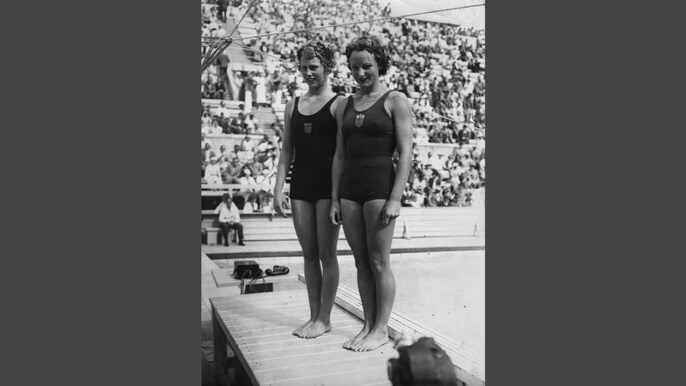 बर्लिन ओलंपिक-1936 के दौरान दो महिला तैराक की तस्वीर/IOC बर्लिन ओलंपिक-1936 के दौरान दो महिला तैराक की तस्वीर/IOC