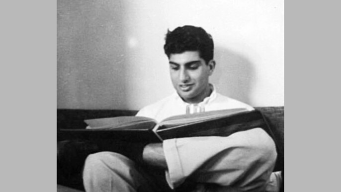 रतन टाटा ने 1962 में कॉर्नेल विश्वविद्यालय से वास्तुकला में स्नातक की उपाधि प्राप्त की रतन टाटा ने 1962 में कॉर्नेल विश्वविद्यालय से वास्तुकला में स्नातक की उपाधि प्राप्त की