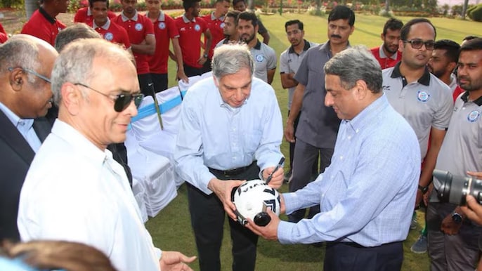 रतन टाटा ने जमीनी स्तर पर खेलों को बढ़ावा देने पर भी ध्यान केंद्रित किया रतन टाटा ने जमीनी स्तर पर खेलों को बढ़ावा देने पर भी ध्यान केंद्रित किया