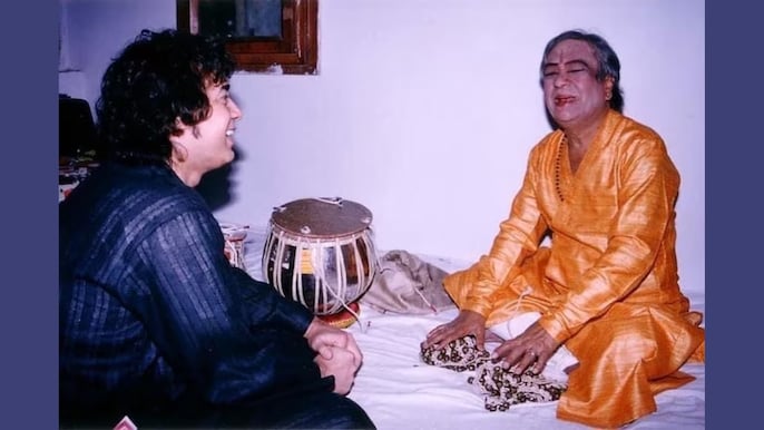 दिग्गज कत्थक डांसर पंडित बिरजू महाराज के साथ जाकिर हुसैन/इंस्टाग्राम दिग्गज कत्थक डांसर पंडित बिरजू महाराज के साथ जाकिर हुसैन/इंस्टाग्राम