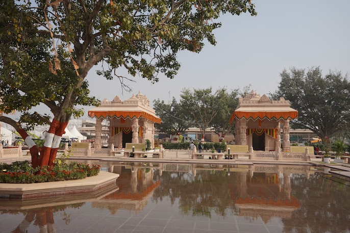 राम मंदिर परिसर में बना कुंड राम मंदिर परिसर में बना कुंड
