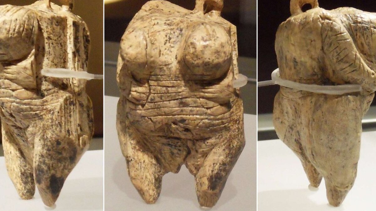 दुनिया की सबसे पुरानी ज्ञात मानव आकृति वाली मूर्ति वीनस ऑफ होहले फेल्स.