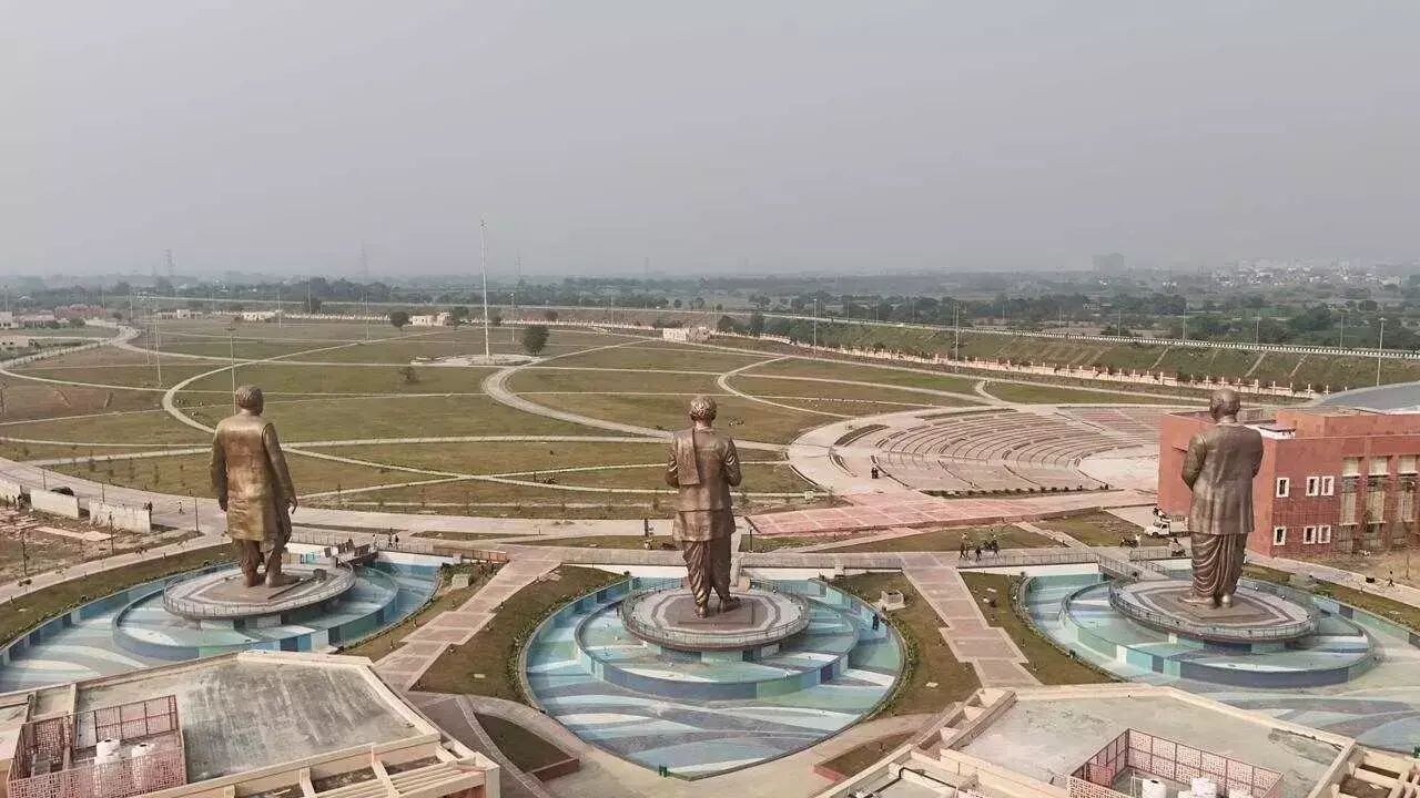 पहली नजर में ही लुभाती है स्मारक की भव्यता पहली नजर में ही लुभाती है स्मारक की भव्यता