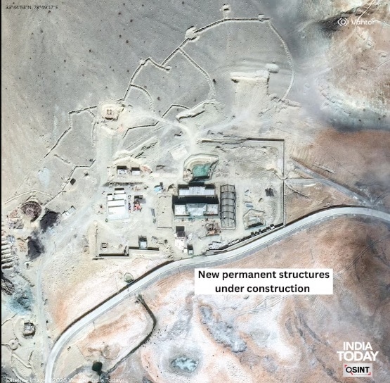 पैंगोंग झील के पास चीन की नई इमारत का निर्माण कर रहा है. सैटेलाइट इमेज 2026 वैंटोर. इंडिया टुडे ओपन-सोर्स इंटेलिजेंस (OSINT) पैंगोंग झील के पास चीन की नई इमारत का निर्माण कर रहा है. सैटेलाइट इमेज 2026 वैंटोर. इंडिया टुडे ओपन-सोर्स इंटेलिजेंस (OSINT)