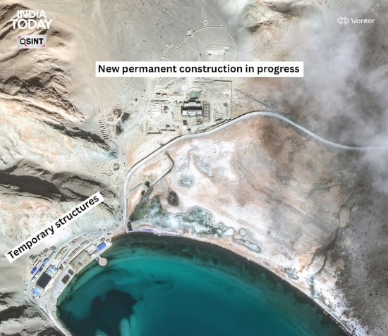 सैटेलाइट इमेज में पैंगोंग झील के पास चीन की पुरानी अस्थायी संरचनाएं और निर्माणाधीन नई सुविधा दिखाई दे रही है. सैटेलाइट इमेज 2026 वैंटोर. इंडिया टुडे ओपन-सोर्स इंटेलिजेंस (OSINT) सैटेलाइट इमेज में पैंगोंग झील के पास चीन की पुरानी अस्थायी संरचनाएं और निर्माणाधीन नई सुविधा दिखाई दे रही है. सैटेलाइट इमेज 2026 वैंटोर. इंडिया टुडे ओपन-सोर्स इंटेलिजेंस (OSINT)