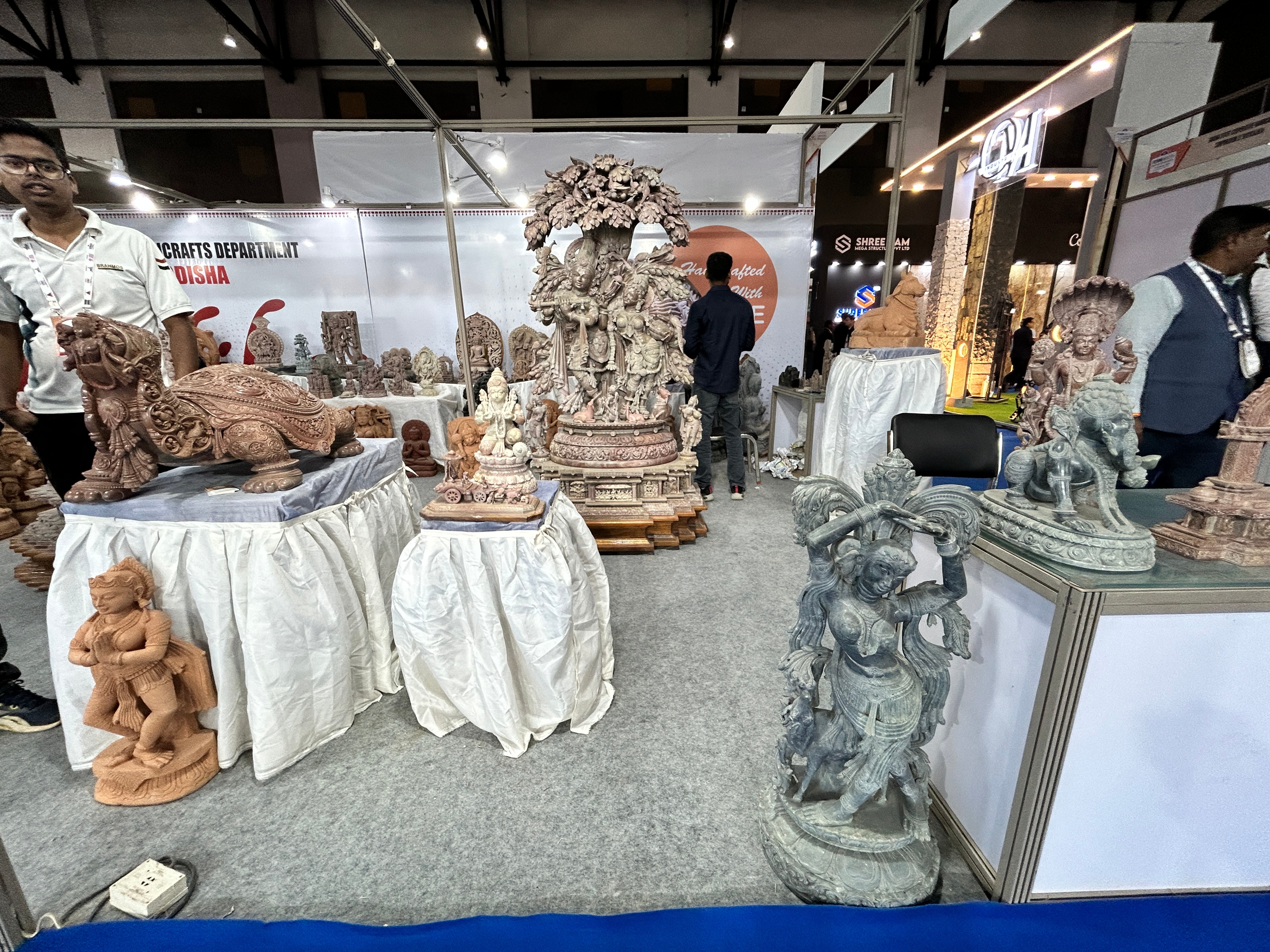 व्यापारिक दृष्टि से भी यह आयोजन नए कीर्तिमान गढ़ने की ओर बढ़ रहा है. इस वर्ष स्टोन मार्ट के दौरान लगभग 5 हजार करोड़ रुपये के व्यापारिक प्रस्ताव मिलने का अनुमान है. पिछले साल 2025 में यह आंकड़ा 3500 करोड़ रुपये रहा था, जबकि 2024 में 2981 करोड़ रुपये का कार