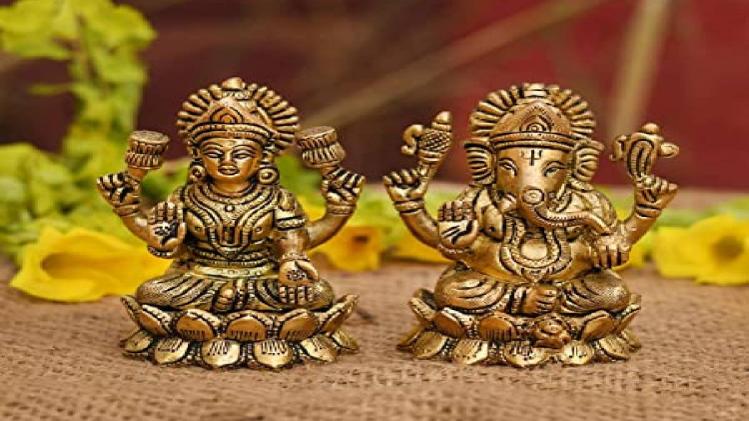 ലക്ഷ്മിയുടേയും വിഘ്‌നേശ്വരന്റെയും വിഗ്രഹം ഇങ്ങനെ വയ്ക്കൂ; ഐശ്വര്യം
