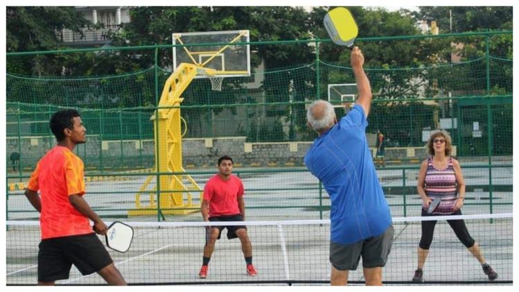 Pickleball game റാക്കറ്റ് ഗെയിമുകളിലെ പുത്തൻ അതിഥി; പിക്കിൾബോളിനെ