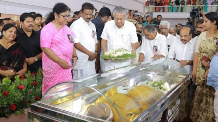 കൊച്ചിയില്‍ ആദരാഞ്ജലി അര്‍പ്പിക്കാന്‍ ഒഴുകിയെത്തിയത് മന്ത്രിമാരും