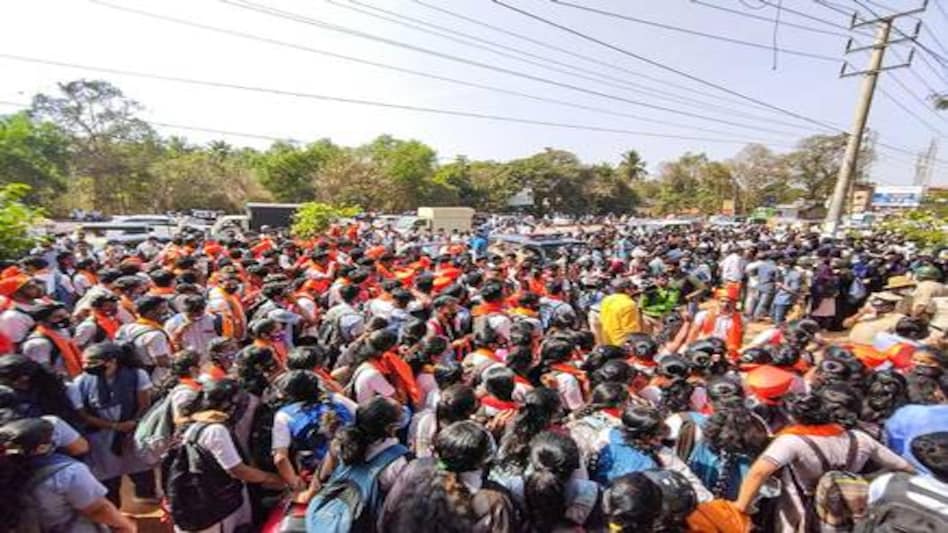 Karnataka Govt announces to close educational institutions for 3 days amid ongoing hijab row Karnataka Govt announces to close educational institutions for 3 days amid ongoing hijab row