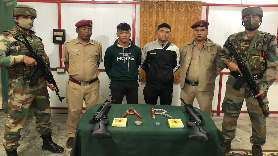 Mizoram: Two apprehended with arms & ammunition at Indo-Myanmar border Mizoram: Two apprehended with arms & ammunition at Indo-Myanmar border