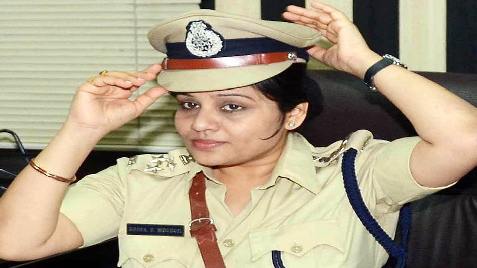 Fraud cheats people in Assam using IGP Roopa's photo on social media Fraud cheats people in Assam using IGP Roopa's photo on social media