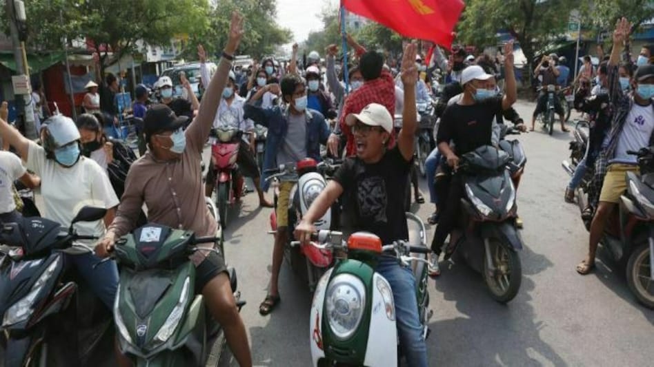 Junta car rams into protesting pro-democracy leader Wai Moe Naing’s bike Junta car rams into protesting pro-democracy leader Wai Moe Naing’s bike