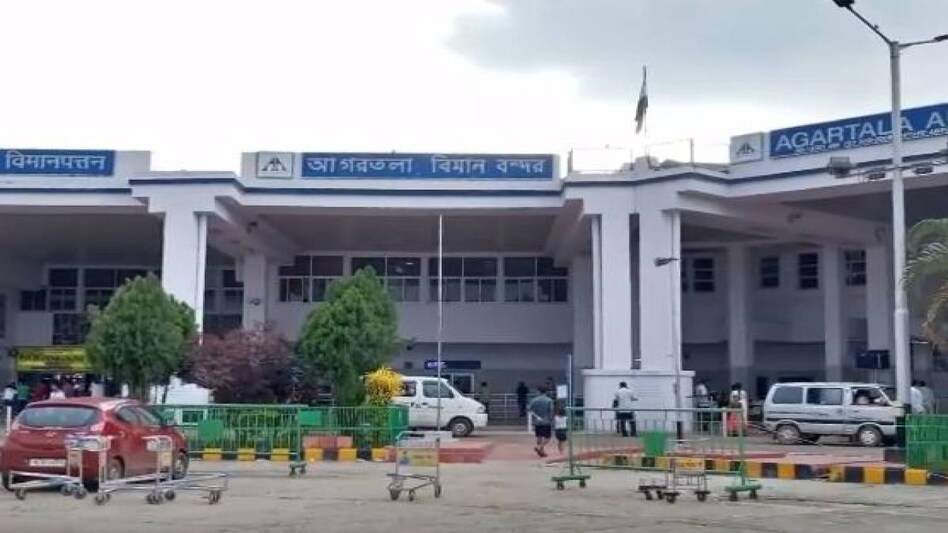 12 Bangladeshi nationals apprehended in Agartala for "entering India illegally" 12 Bangladeshi nationals apprehended in Agartala for "entering India illegally"