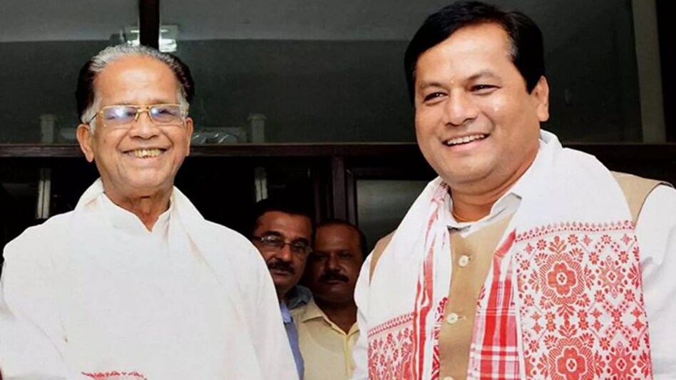 File photo: Tarun Gogoi (L) with Sarbananda Sonowal (R)